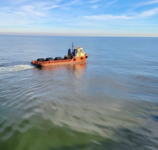 Another busy week is coming to an end with ours Golondrina de Mar and Atlantic Dama supporting multiple STS operations in the mouth of Río de la Plata. 

With Argentina’s increasing demand of gasoil, the number of lightering operations is heating up and our crews and vessels are ready to support these safely and efficiently.
.
.

#sealife #riverlife #sailor #vessel #ship #seaman #merchantnavy #maritime #marineinsight #shipping #offshore #tug #instasea #instashipping #lifeatsea #navigation #shispotting #towing #navegantes #argentina #buques #tugboatsdaily #tugboat #pushboat #mississippiriver #paranariver #rioparana #riodelaplata