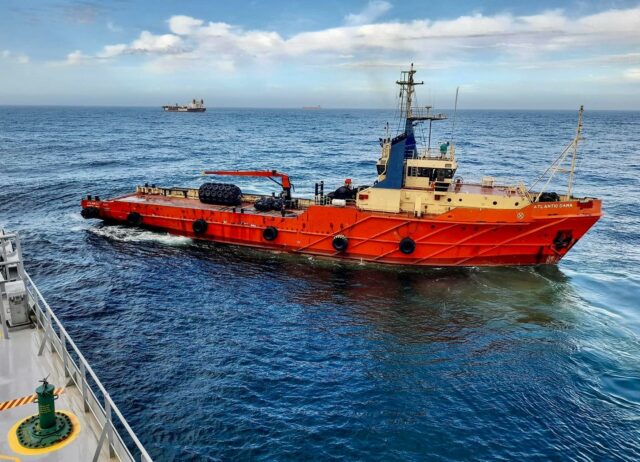Stunning shots from our Atlantic Dama supporting two lightering operations in calm weather.
.
.

#sealife #riverlife #sailor #vessel #ship #seaman #merchantnavy #maritime #marineinsight #shipping #offshore #tug #instasea #instashipping #lifeatsea #navigation #shispotting #towing #navegantes #argentina #buques #tugboatsdaily #tugboat #pushboat #mississippiriver #paranariver #rioparana #riodelaplata